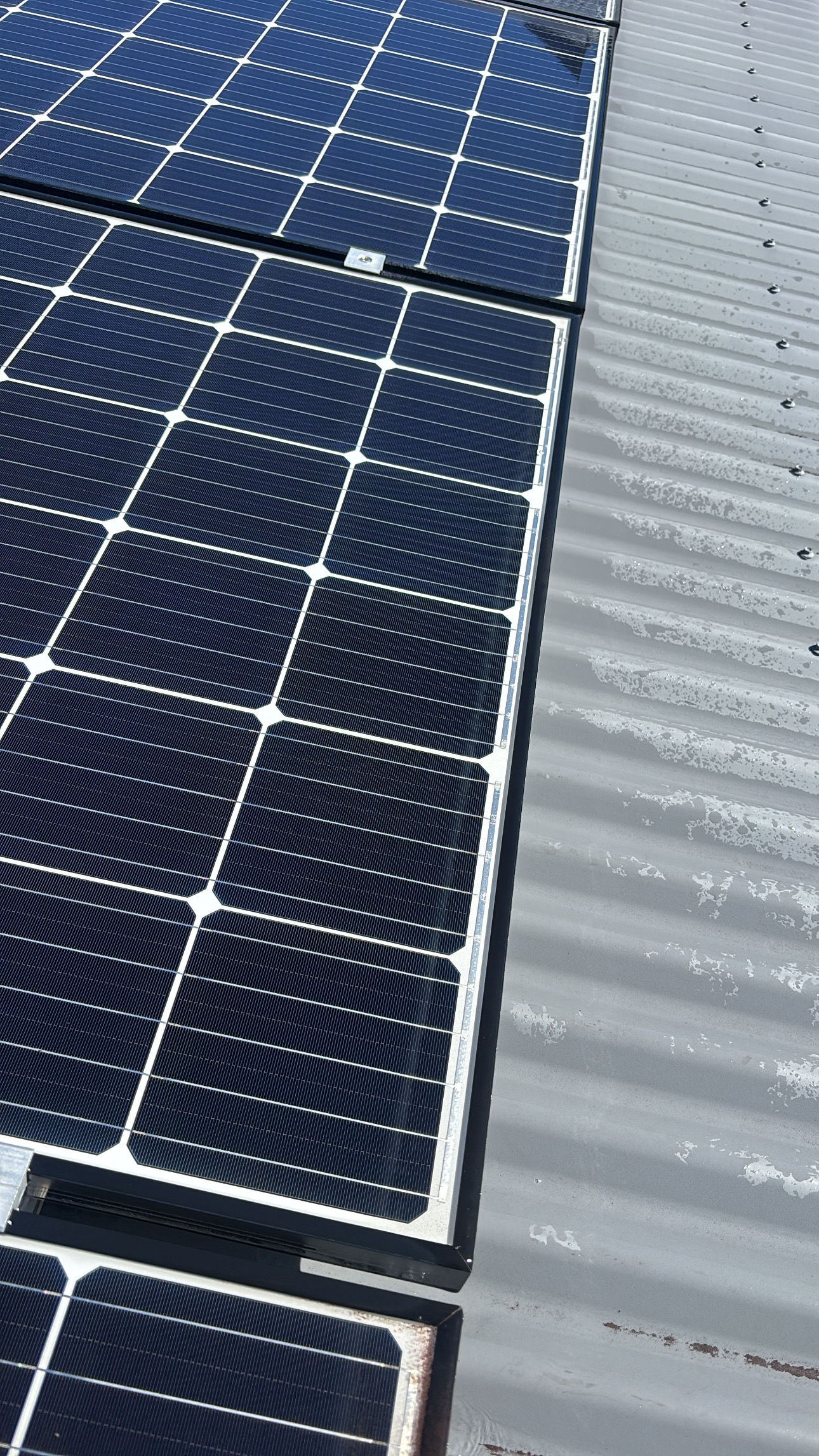 Spotless panels after cleaning