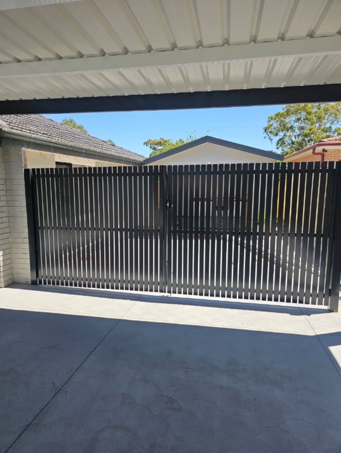 Heavy duty driveway gate providing security and curb appeal